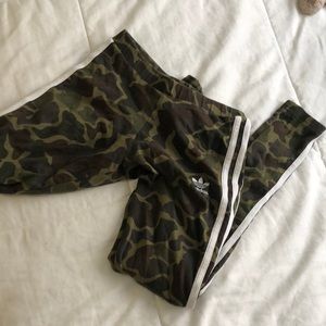Adidas Camo leggings Xs used